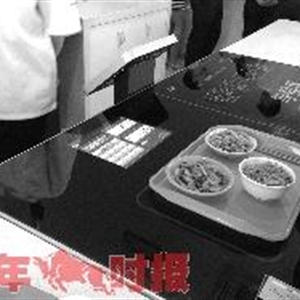 西湖电子推出带“芯”餐盘 不到1秒就能算价格